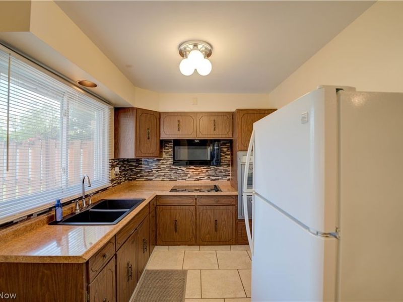 3805 N Hogan Drive, Lorain, OH 44053 Photo 10