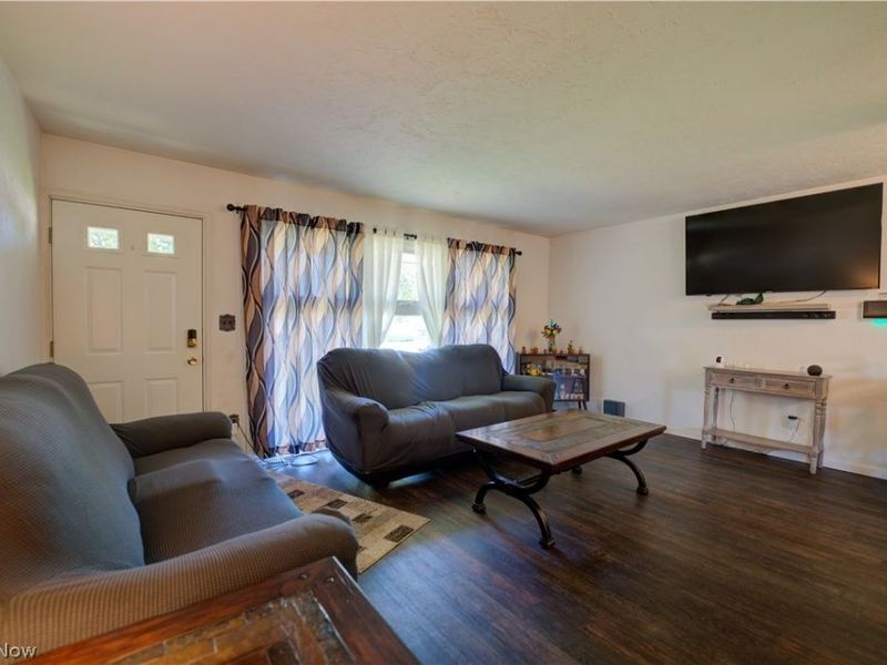 3805 N Hogan Drive, Lorain, OH 44053 Photo 2