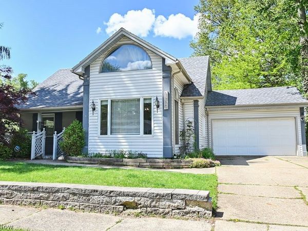 1910 Tudor Street , Cuyahoga Falls, OH 44221