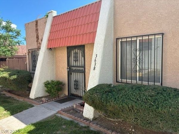 3638 Villa Knolls East Drive , Las Vegas, NV 89120