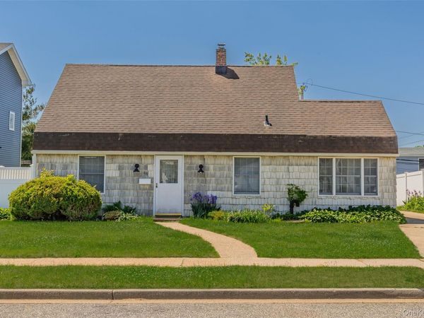 68 Crescent Lane, Levittown, NY 11756
