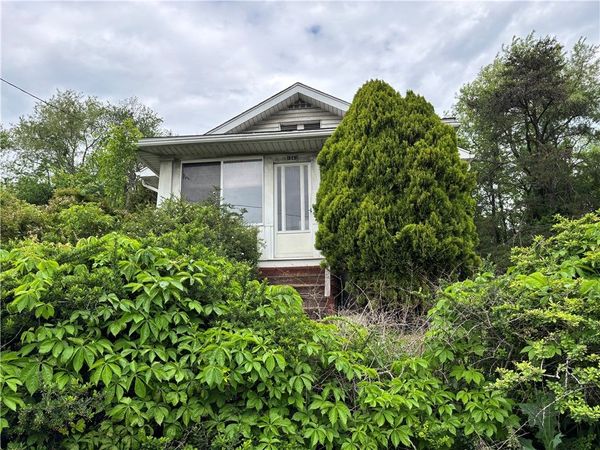 1041 Clinton Rd., Clinton, PA 15026