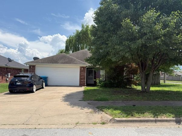 4007 SW Moline Avenue , Bentonville, AR 72712