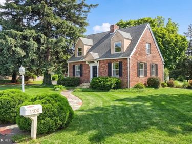 1100 GRANDVIEW ROAD, YORK, PA 17403