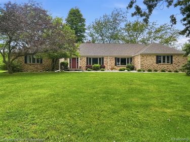 4380 Warwick Circle Drive , Grand Blanc, MI 48439