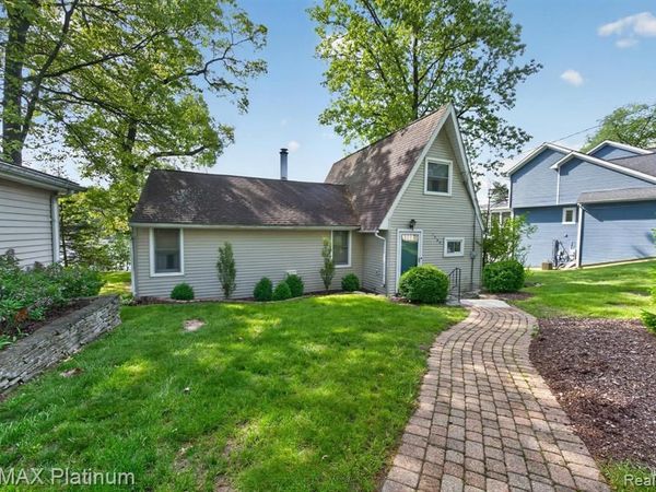 1464 Clark Lake Road, Brighton Twp, MI 48114