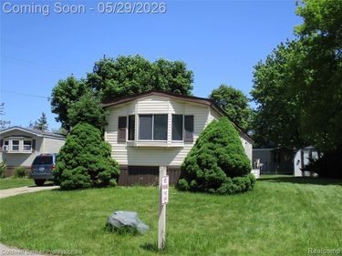 108 Deer Run, Lapeer, MI 48446