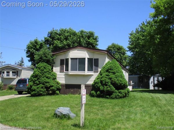 108 Deer Run, Lapeer, MI 48446