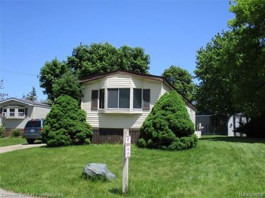 108 Deer Run, Lapeer, MI 48446