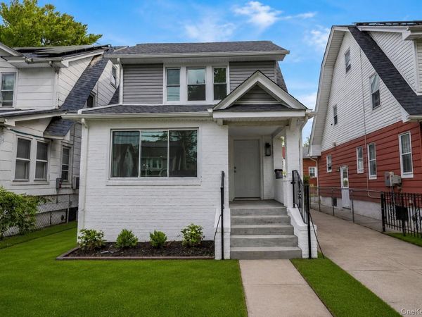 19137 115th Avenue , Saint Albans, NY 11412