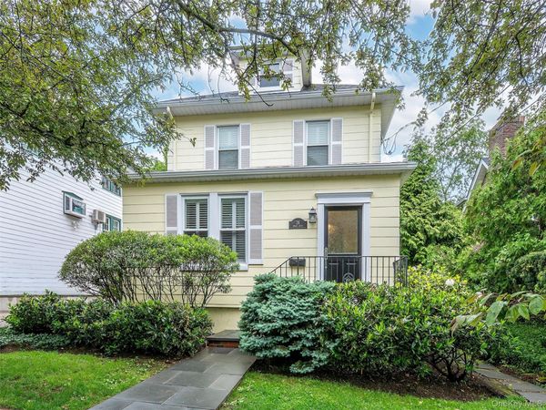 28 Monroe Street , Port Washington, NY 11050