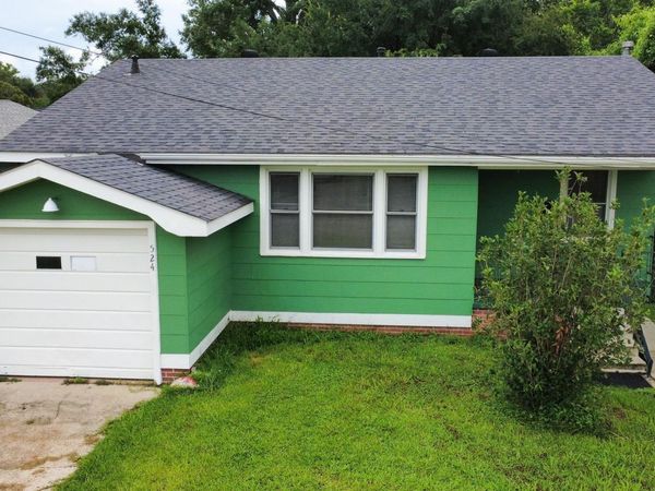 524 8th St, Port Allen, LA 70767
