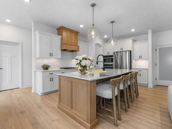 1860 Royal Boulevard N, Lake Elmo, MN 55042