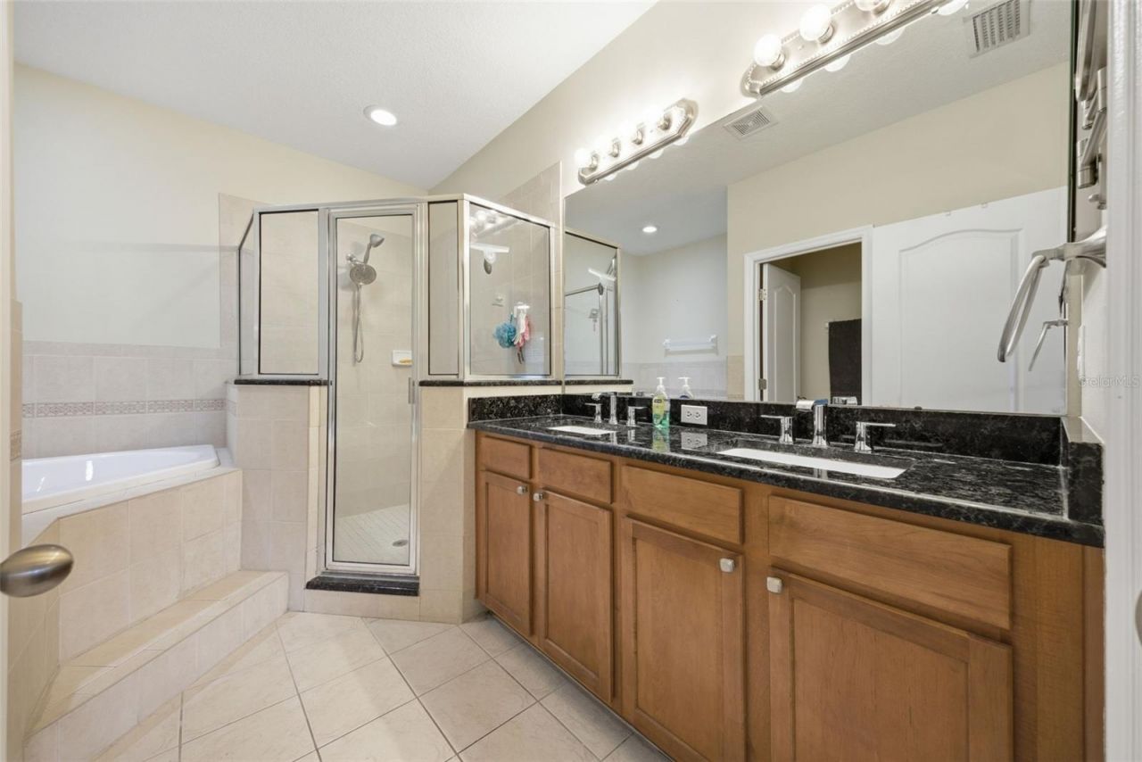 4532 Amberly Oaks Court, Tampa, FL 33614 Photo