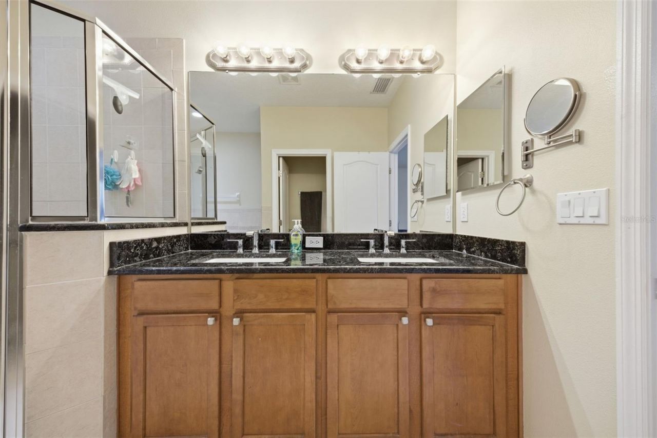 4532 Amberly Oaks Court, Tampa, FL 33614 Photo