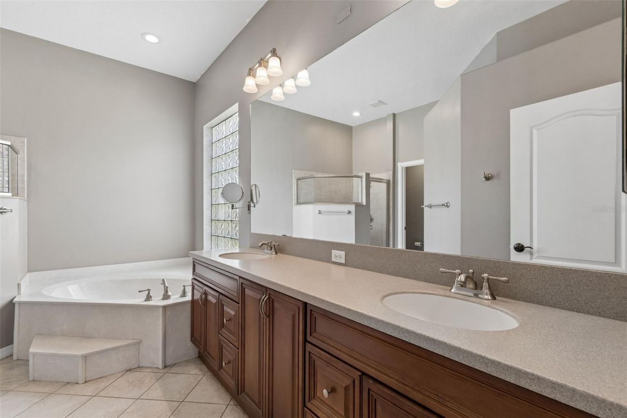 8604 Brookway Circle, Tampa, FL 33635 Photo