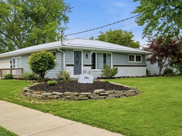 1104 Gary Avenue, Girard, OH 44420