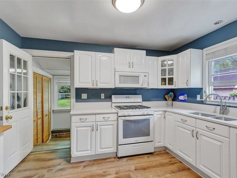 4213 W 219th Street, Fairview Park, OH 44126 Photo 9