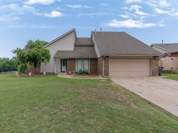 6209 Inland Road, Warr Acres, OK 73132