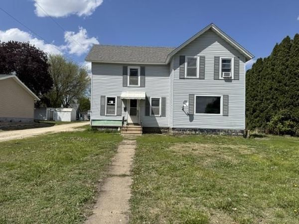 125 W Jackson Street, Winthrop, IA 50682