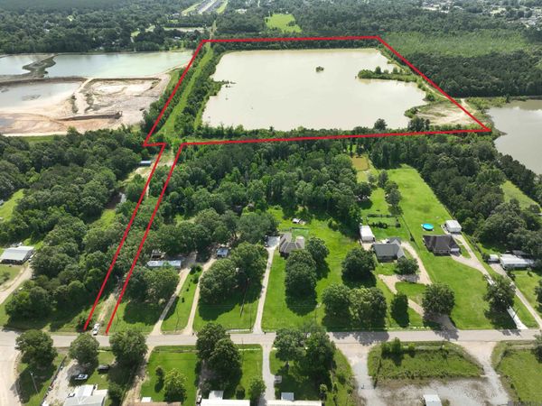 5197 Acres Linder Rd, Denham Springs, LA 70726