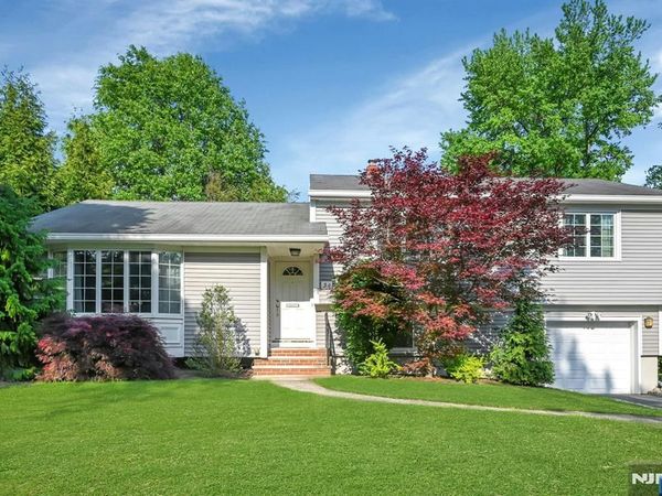 34 Eastbrook Drive, RIVER EDGE, NJ 07661