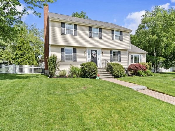 6 Burlwood Ln, Woburn, MA 01801