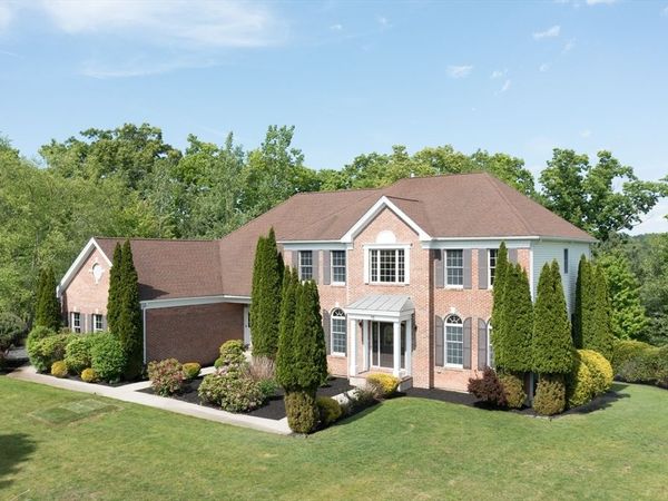 10 Valley View Dr, Grafton, MA 01536