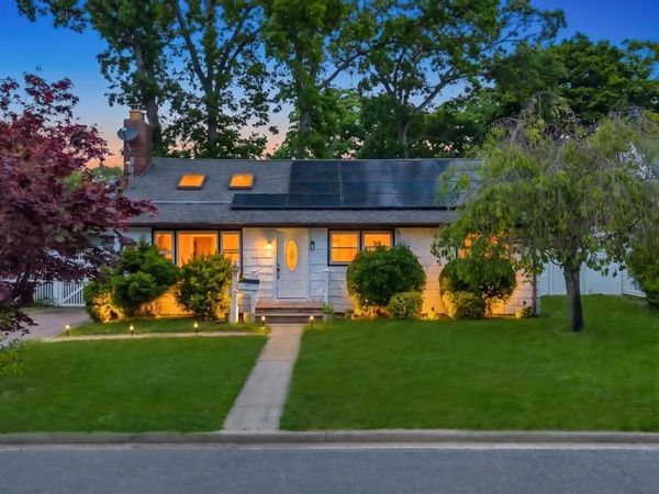 59 E Cedar Street , Massapequa, NY 11758