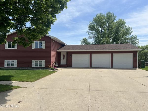 1500 N MAPLE --, Watertown, SD 57201