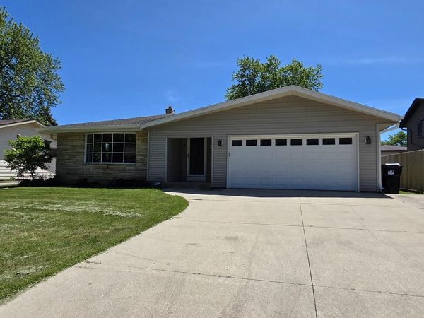 5611 Windward DRIVE, Racine, WI 53406
