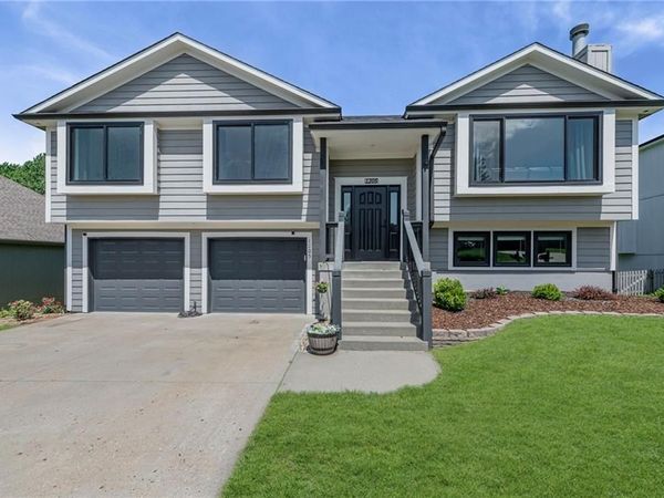 1205 Ridge Tree Lane, Pleasant Hill, MO 64080