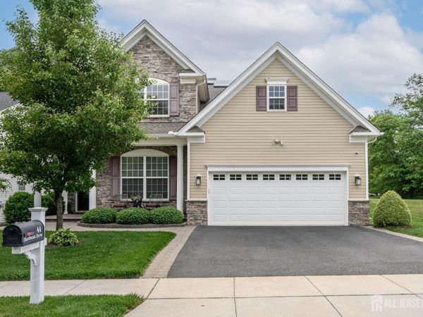 44 Hardwick Drive, Kendall Park, NJ 08824
