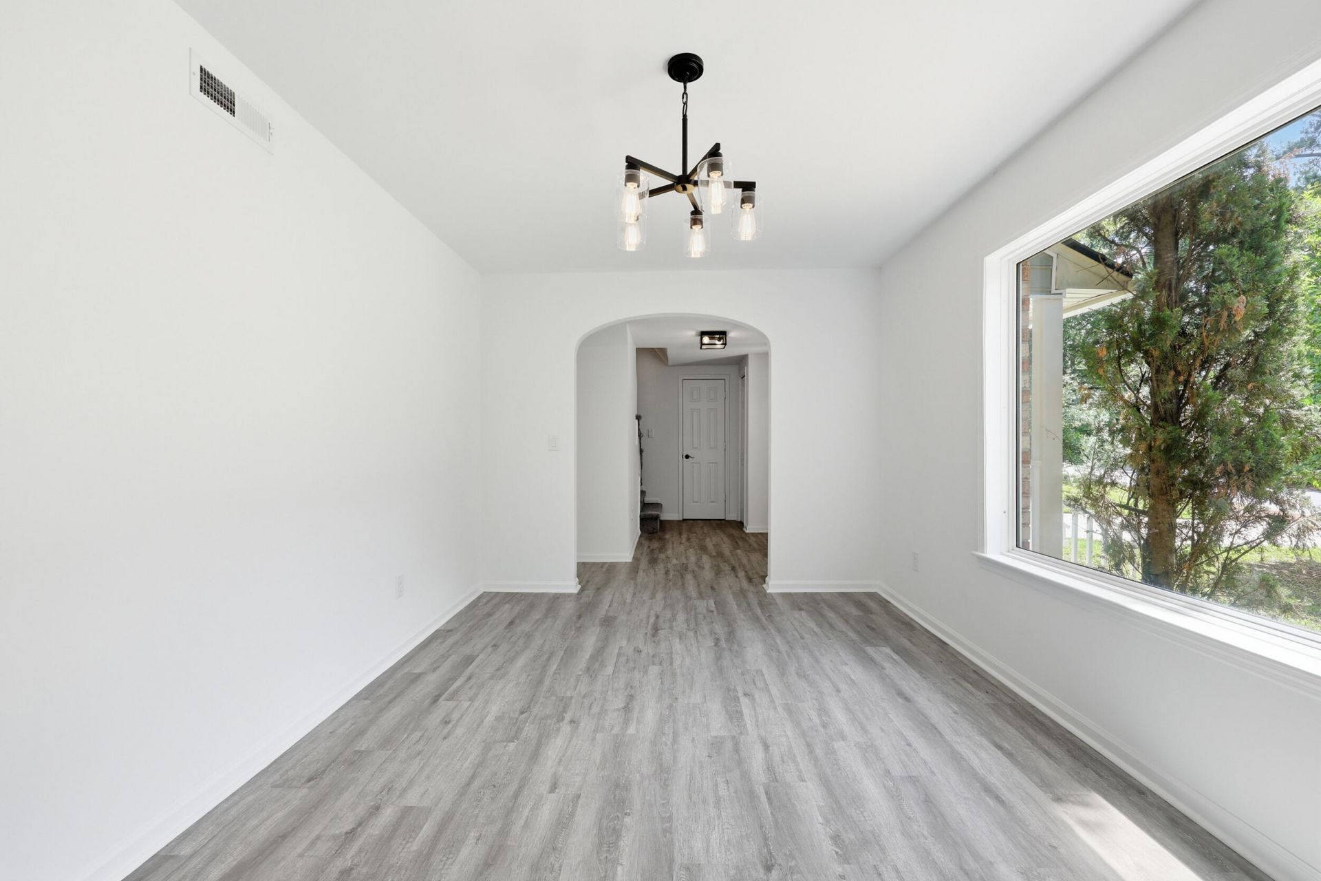 222 Basswood Avenue Photo 10