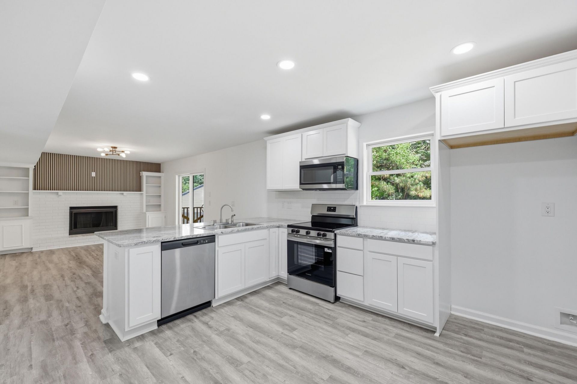 222 Basswood Avenue Photo 4