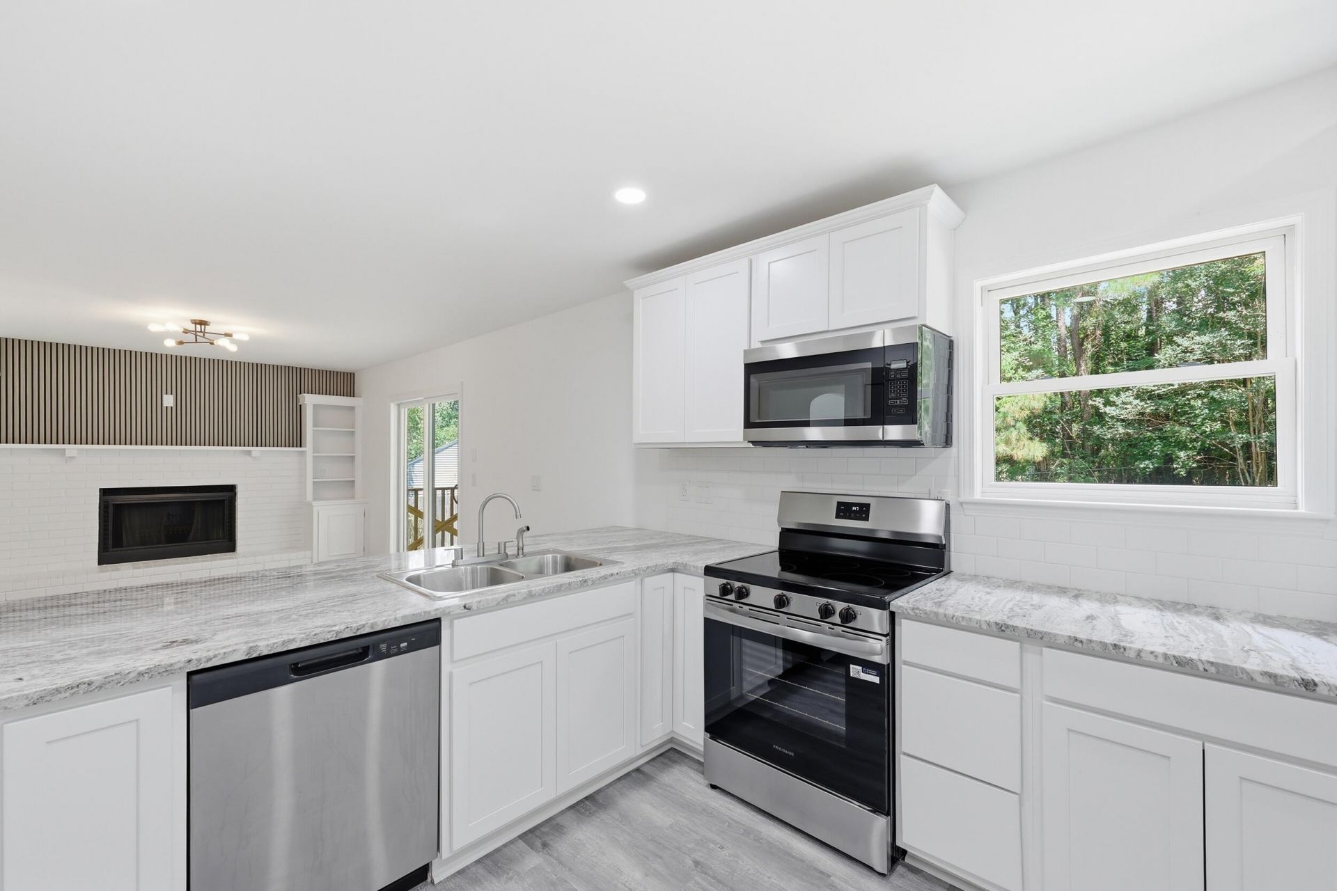 222 Basswood Avenue Photo 5