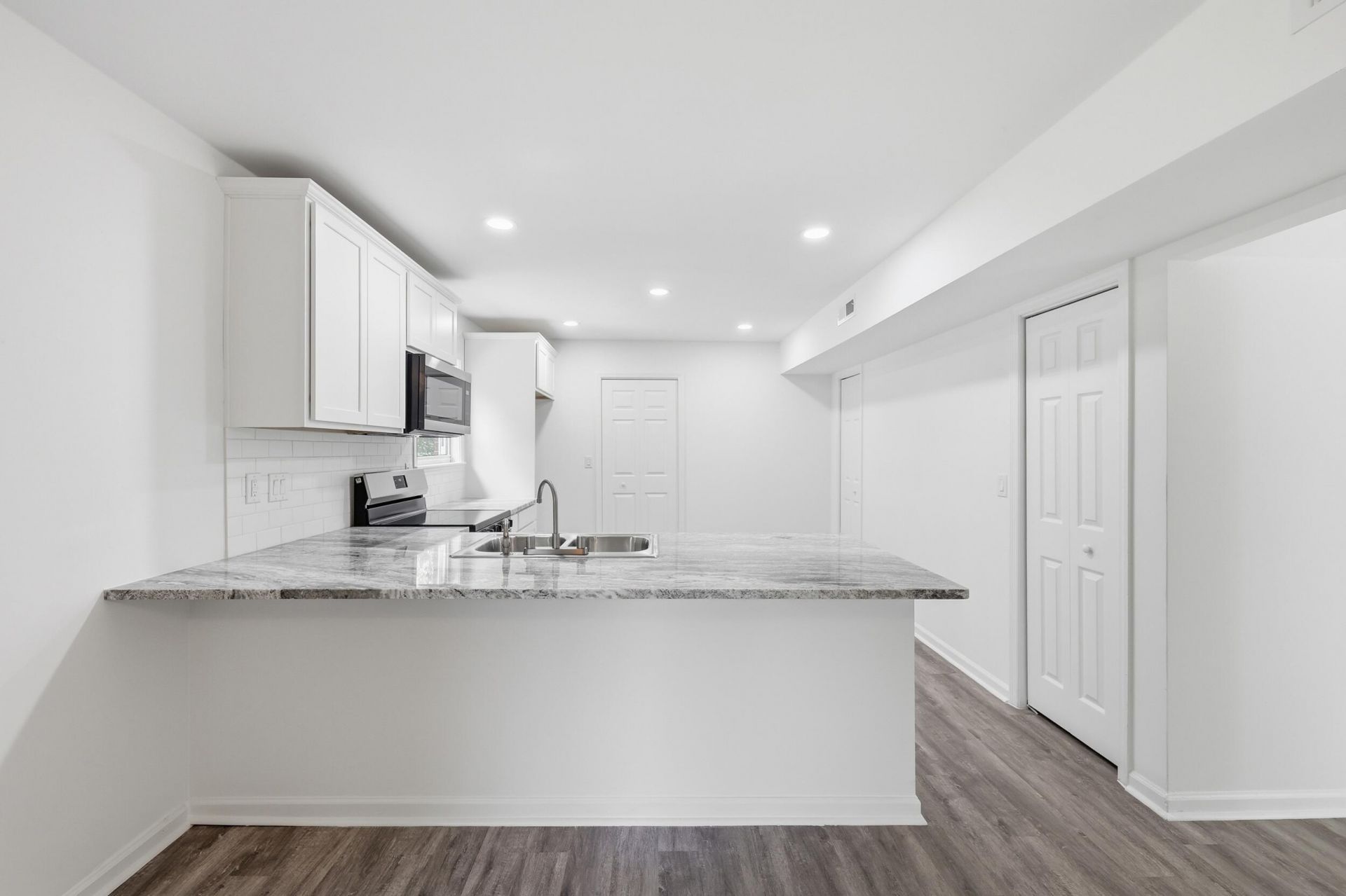 222 Basswood Avenue Photo 6