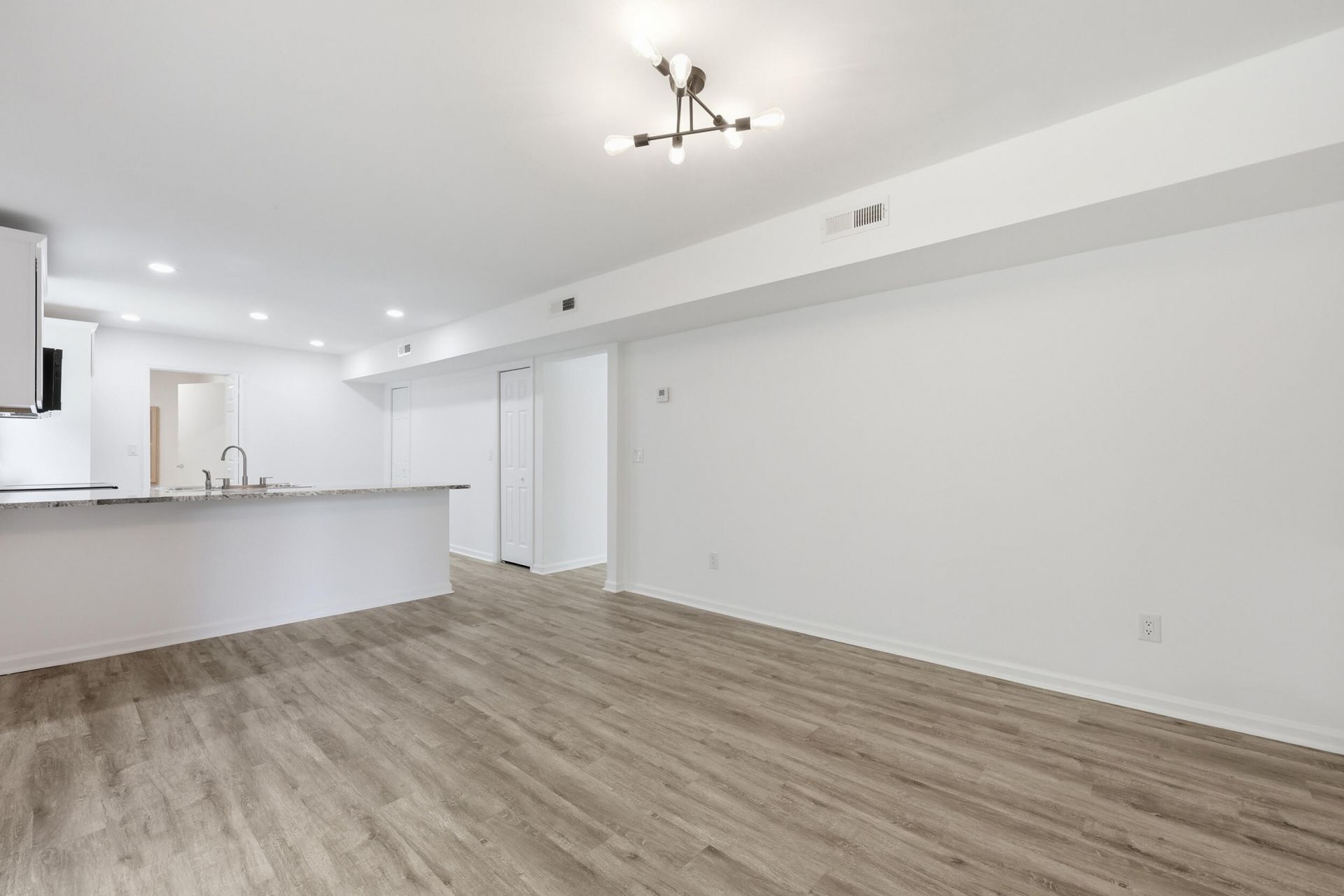 222 Basswood Avenue Photo 9