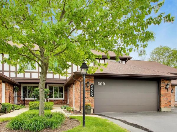 599 Saint Andrews Court , Crystal Lake, IL 60014