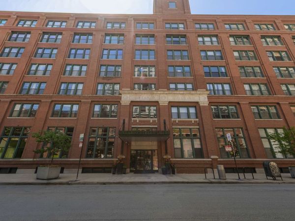 411 W Ontario Street , Unit 220, Chicago, IL 60654