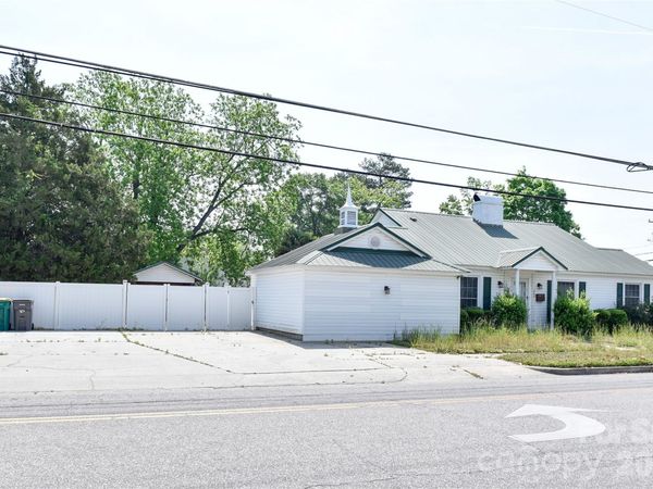 500 Godwin Avenue , Lumberton, NC 28358