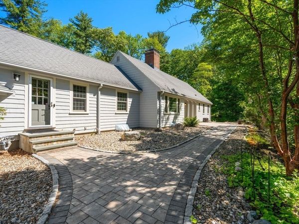 118 Newton St, Weston, MA 02493