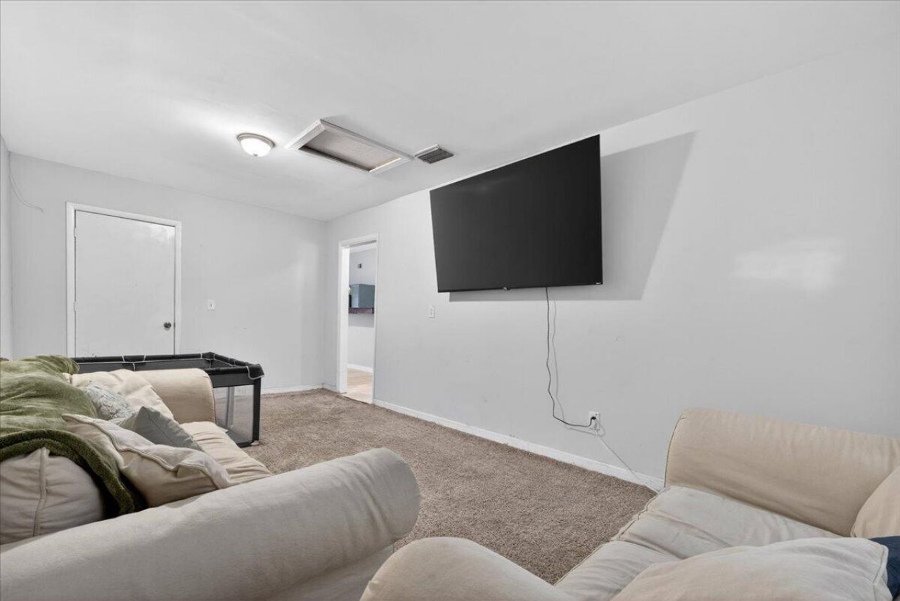 160 Mickler Drive Photo 17