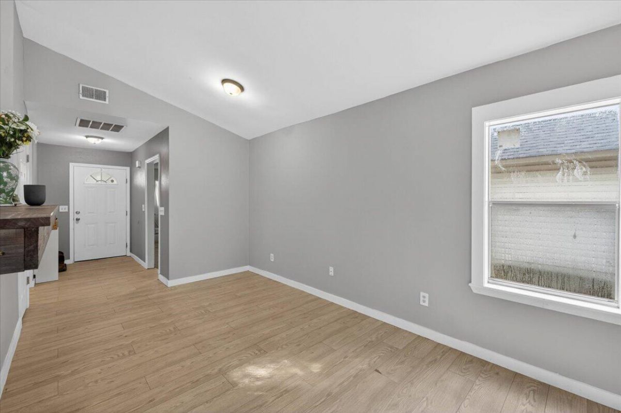 160 Mickler Drive Photo 6