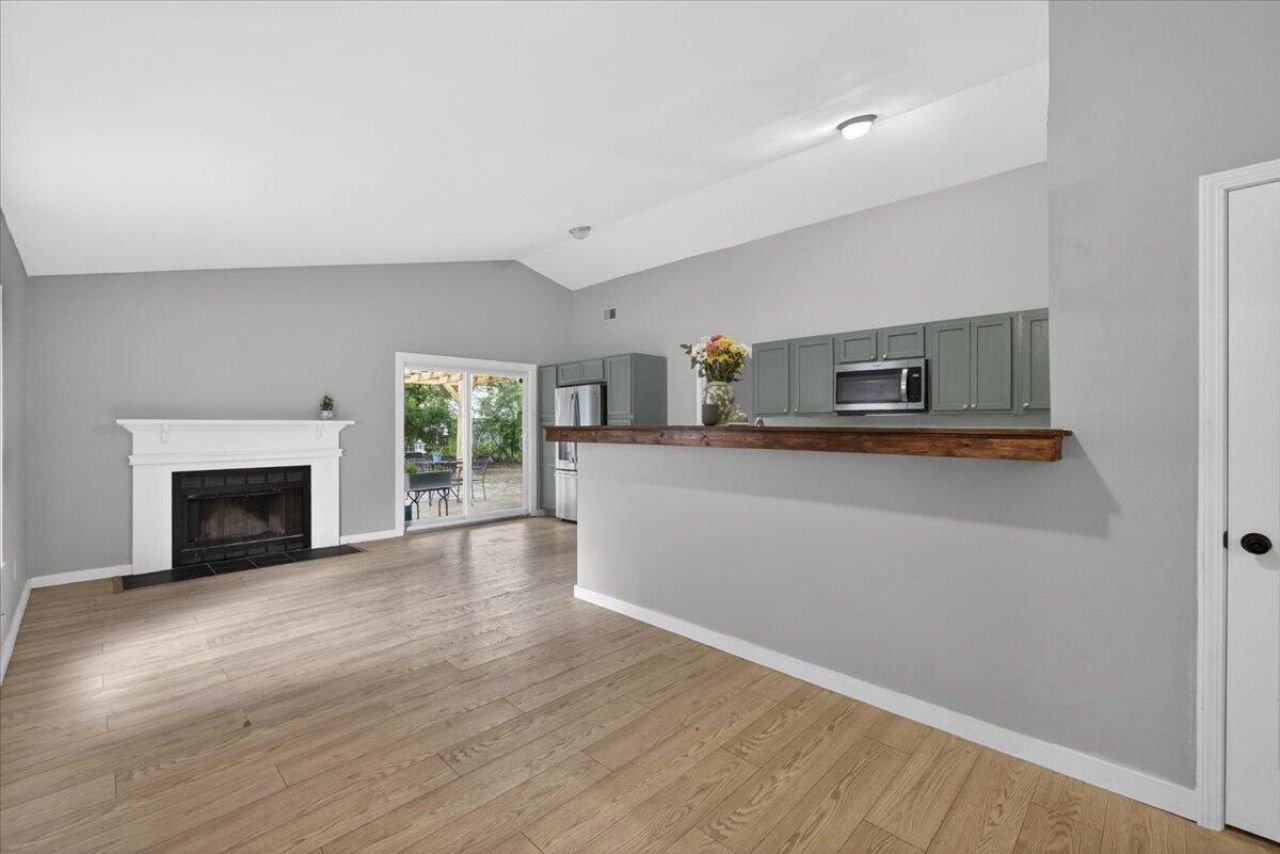 160 Mickler Drive Photo 7