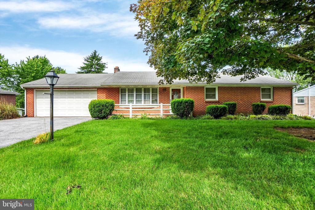 545 Skyview Drive, York, PA 17406 Main Photo
