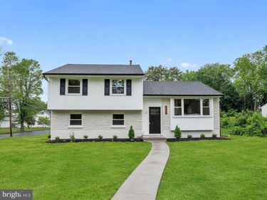 2 MANOR TERRACE, MOUNT HOLLY, NJ 08060