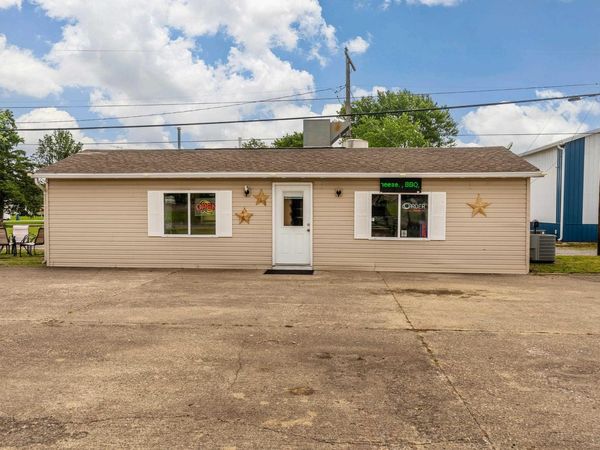 108 N 4TH Street, Elkville, IL 62932