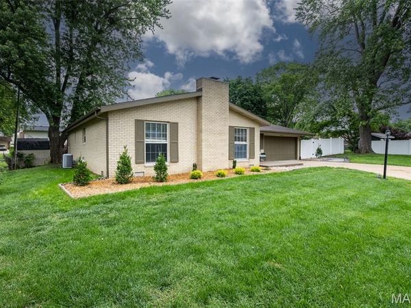 34 Aubuchon Circle , Fairview Heights, IL 62208