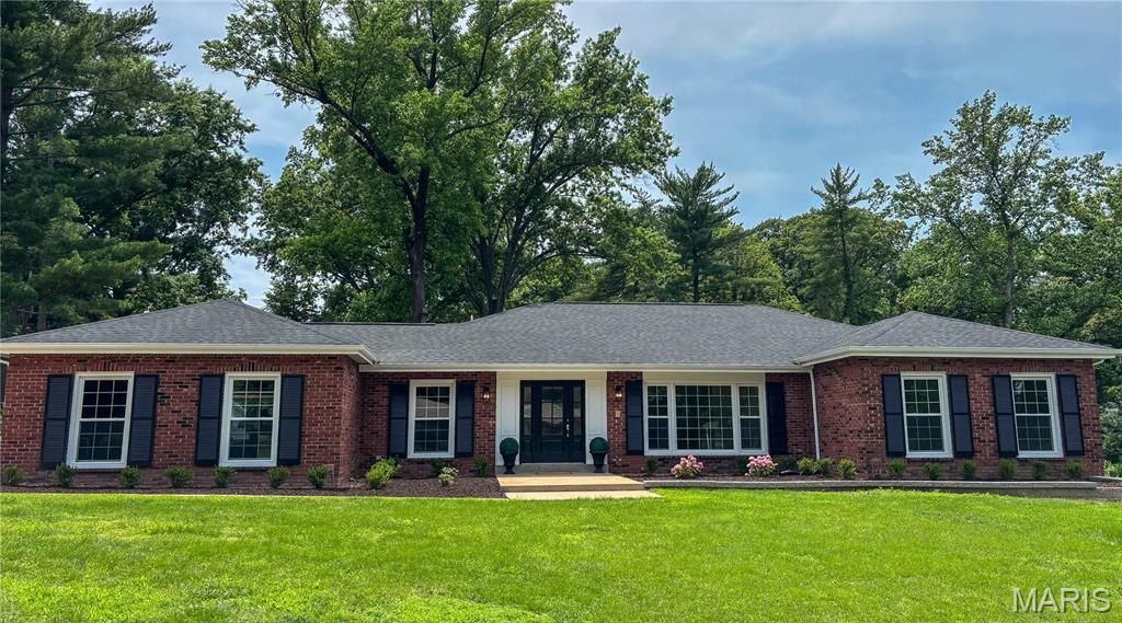 358 Gascony Way, Warson Woods, MO 63122 Main Photo